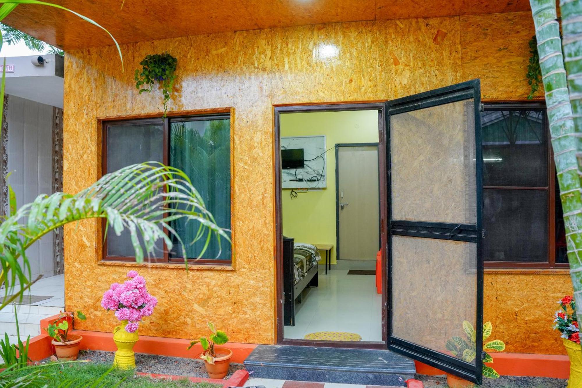 Lotus Pond Resort & Spa Bāpatla Extérieur photo