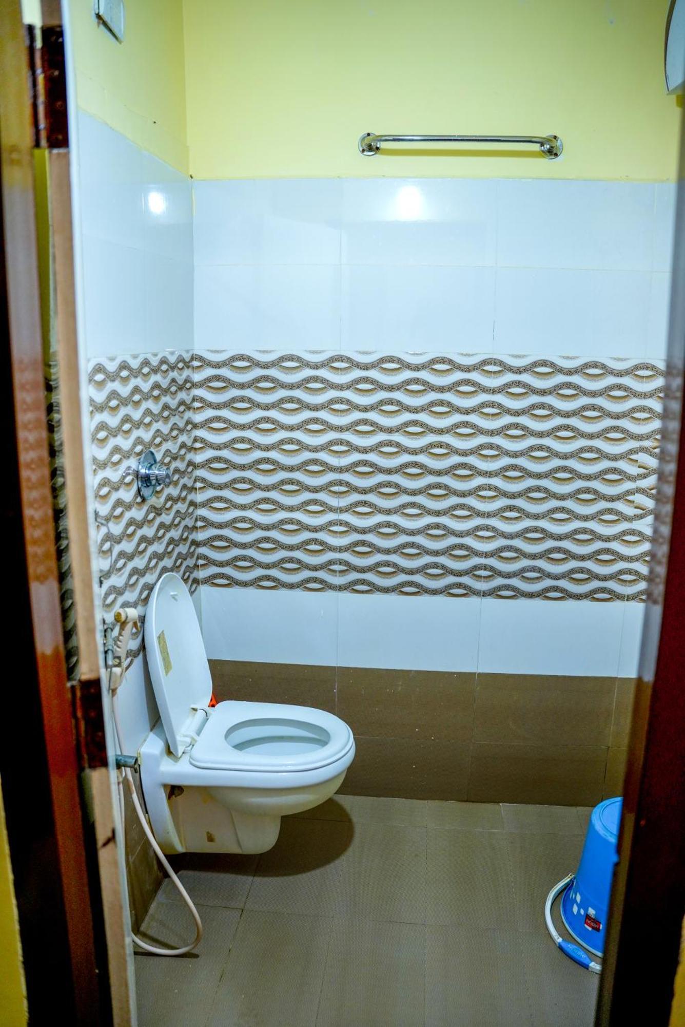 Lotus Pond Resort & Spa Bāpatla Extérieur photo